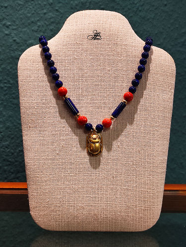 Collar egipcio con lapislázuli y coral